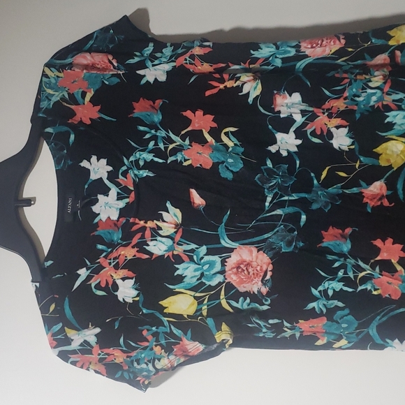 Top - Picture 2 of 7